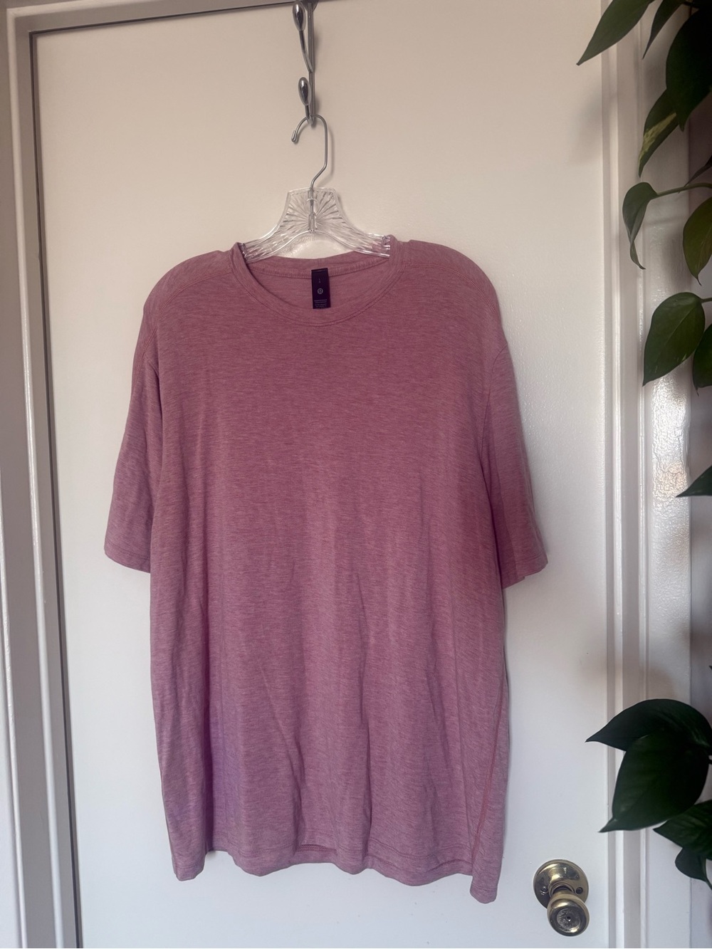 Lululemon BeCalm Relaxed Fit Short Sleeve Shirt Men’s L Dusty Rose